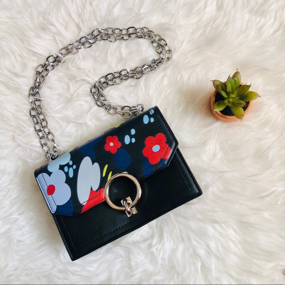 Black flower printed handbag w/ O ring buckle